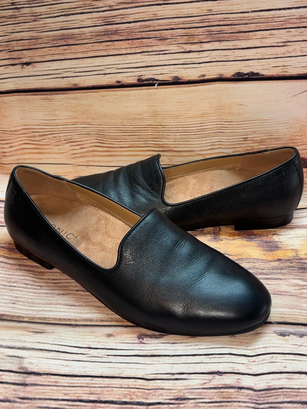 Vionic Willa II Black Leather Slip-On Flats Comfort Shoes Women's Size 8.5